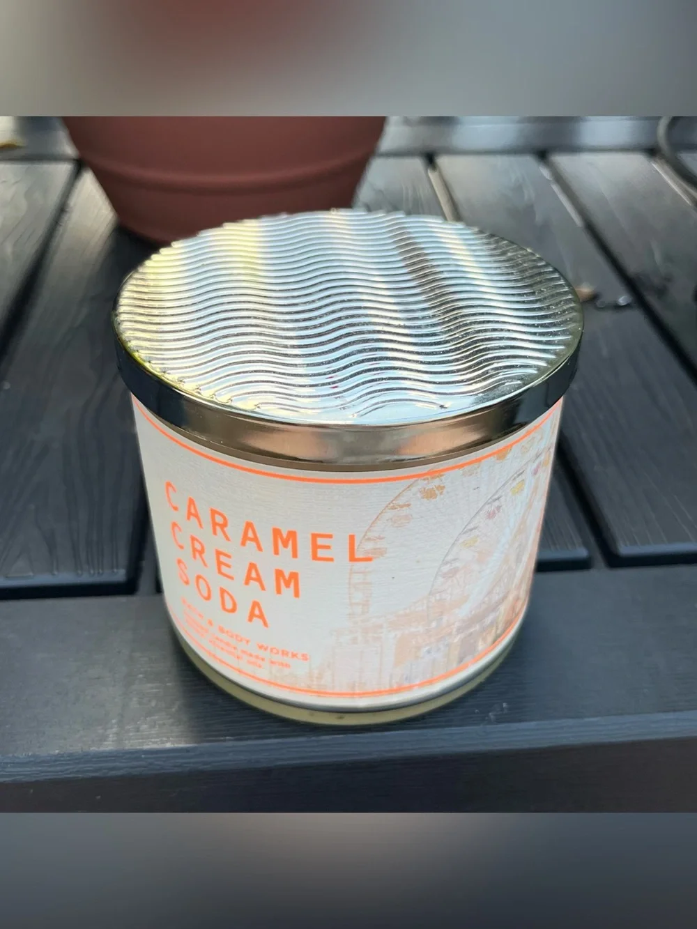Bath and Body Works 3 Wick Candle Caramel Cream Soda - Picture 3 of 5